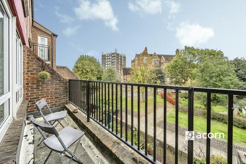 2 bedroom terraced house to rent, Prioress Street London SE1