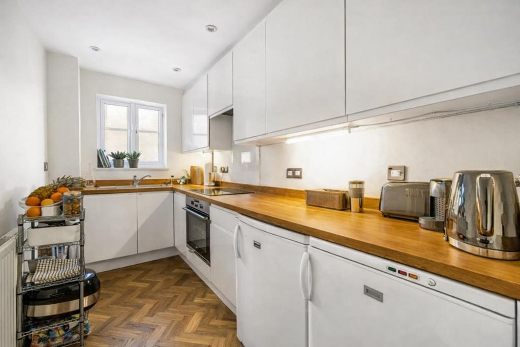 78, 22 park crescent 2 25.02 .png