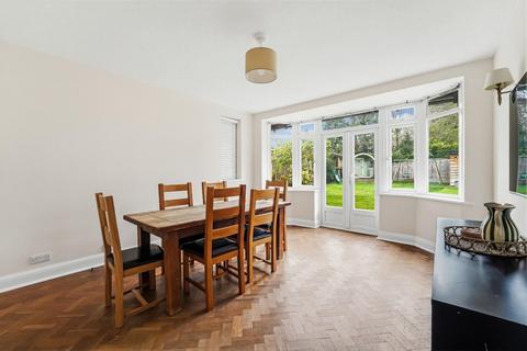 undefined, Sunnybank, Epsom