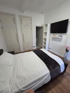 2 bedroom flat to rent, Hallam Street, London