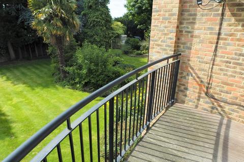 undefined, Blagdens Lane, Southgate N14
