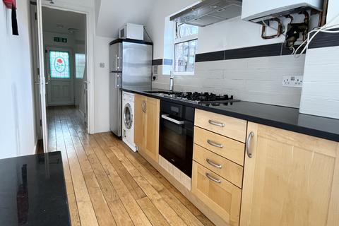 1 bedroom flat to rent, Dartford Avenue, Edmonton, N9