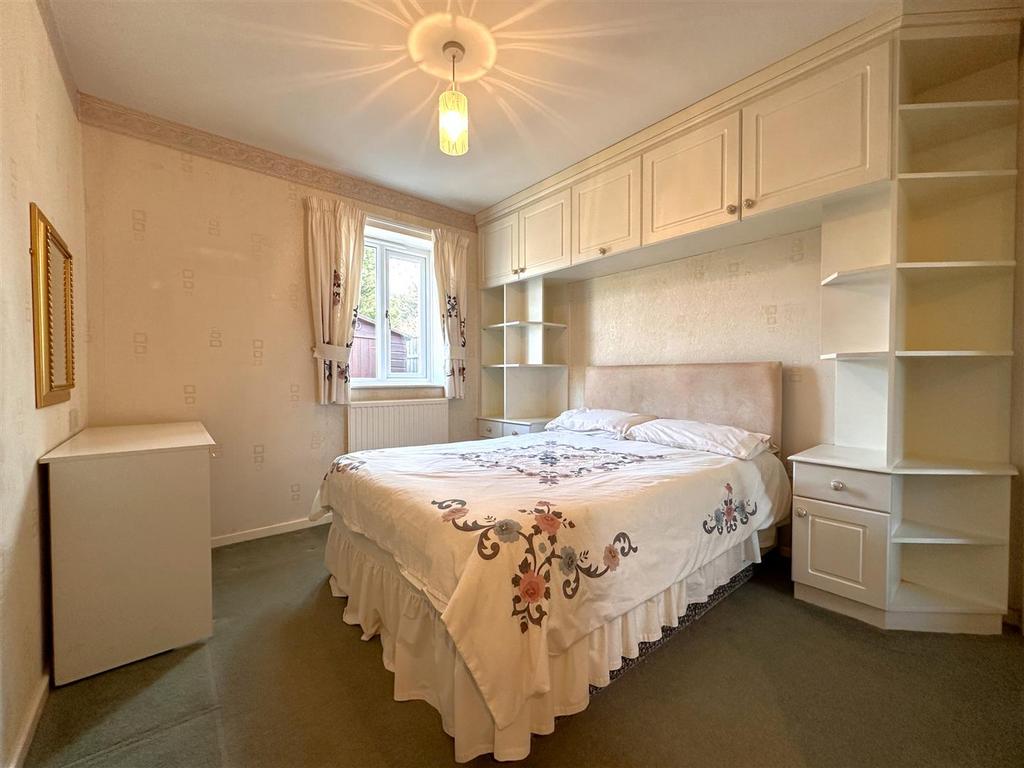 Master Bedroom 003