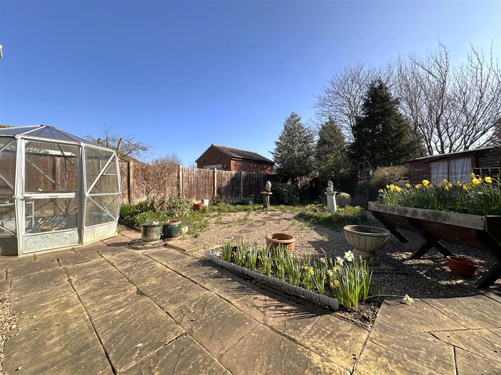 Lovely Private Garden 043
