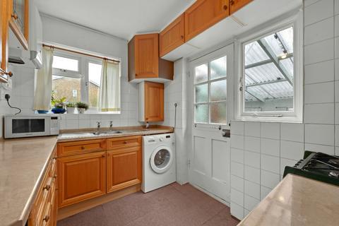 3 bedroom semi-detached house for sale, Somerset Avenue, Chessington, KT9