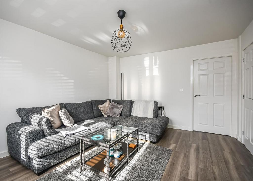 22 Marshall Way-8.jpg