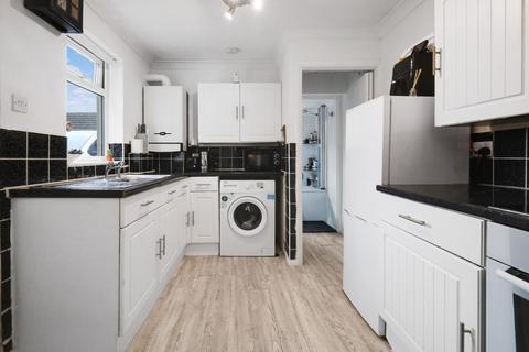 1 bedroom ground floor maisonette for sale, Salisbury Avenue, Stanford-Le-Hope, SS17