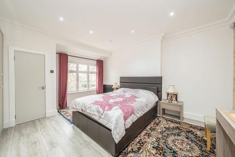 undefined, London Road, St Margarets TW1