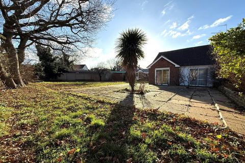 3 bedroom bungalow for sale, Oak Way, Feltham, TW14
