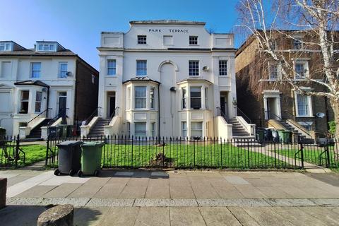 3 bedroom flat to rent, Sydenham Road, London