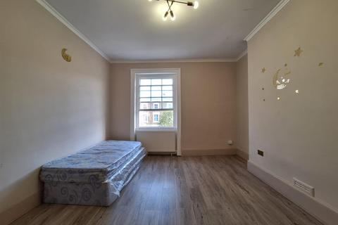 3 bedroom flat to rent, Sydenham Road, London