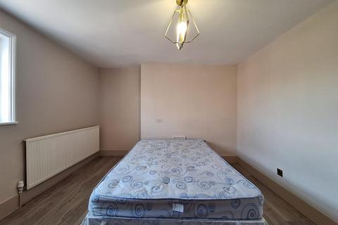 3 bedroom flat to rent, Sydenham Road, London