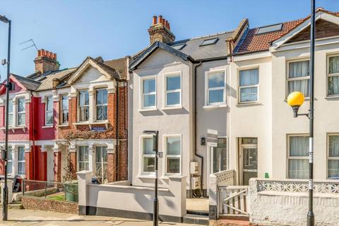 3 bedroom flat to rent, Winchester Street, London W3