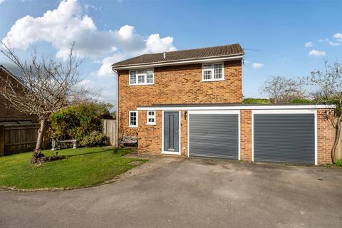 4 bedroom detached house for sale, Kipling Close, Yateley GU46