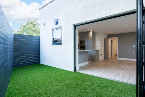 3 bedroom flat to rent, Colney Hatch Lane, London N10