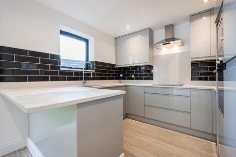 3 bedroom flat to rent, Colney Hatch Lane, London N10