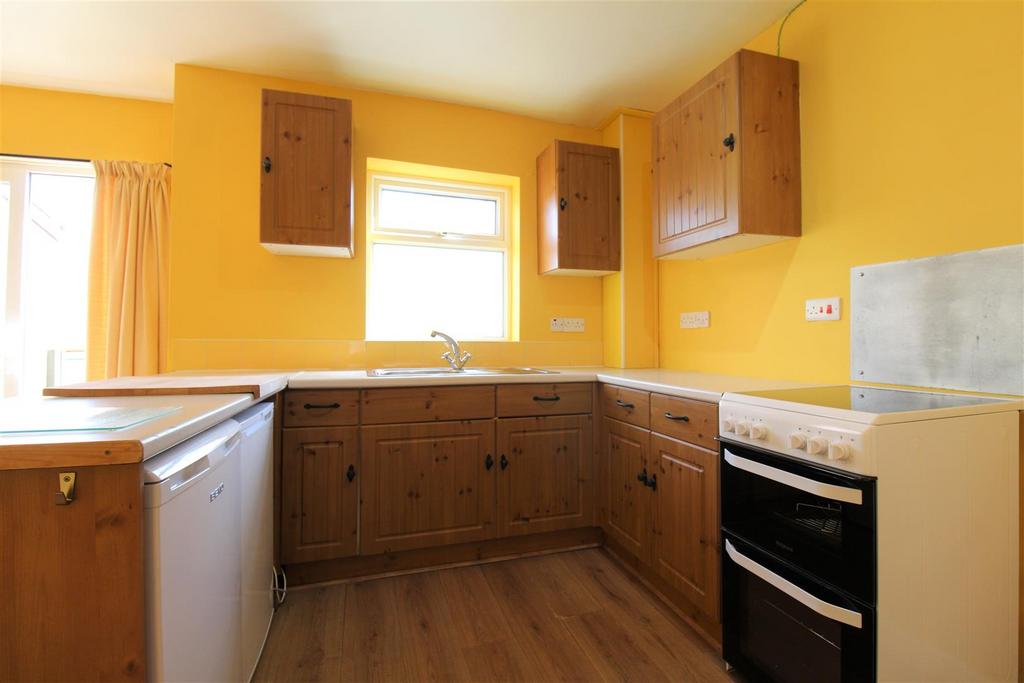 4 Kitchen.JPG