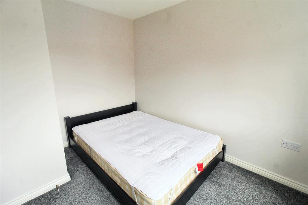 Bed 2.jpg
