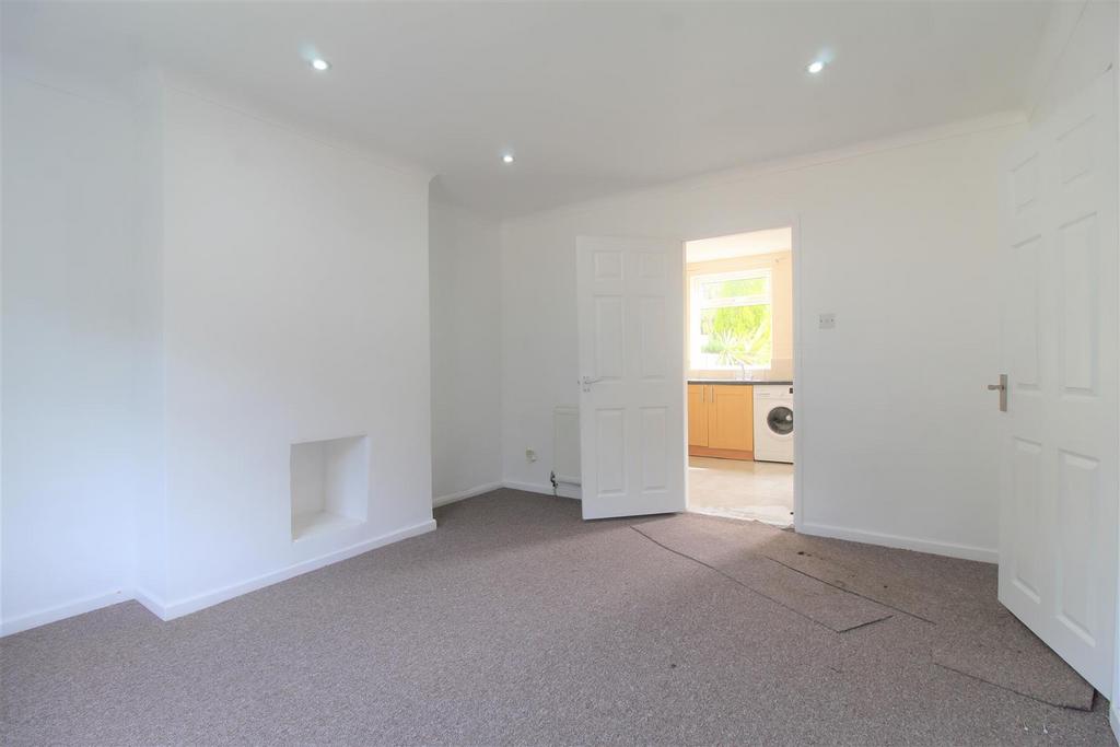 2 Living Room.JPG