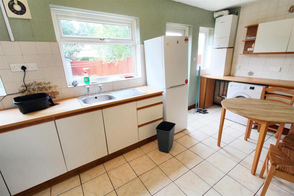 Kitchen 3.jpg