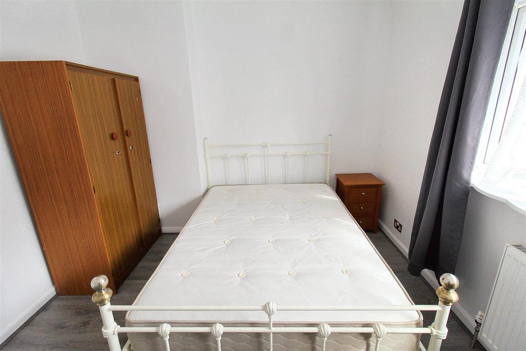 Bedroom 1 (2).jpg