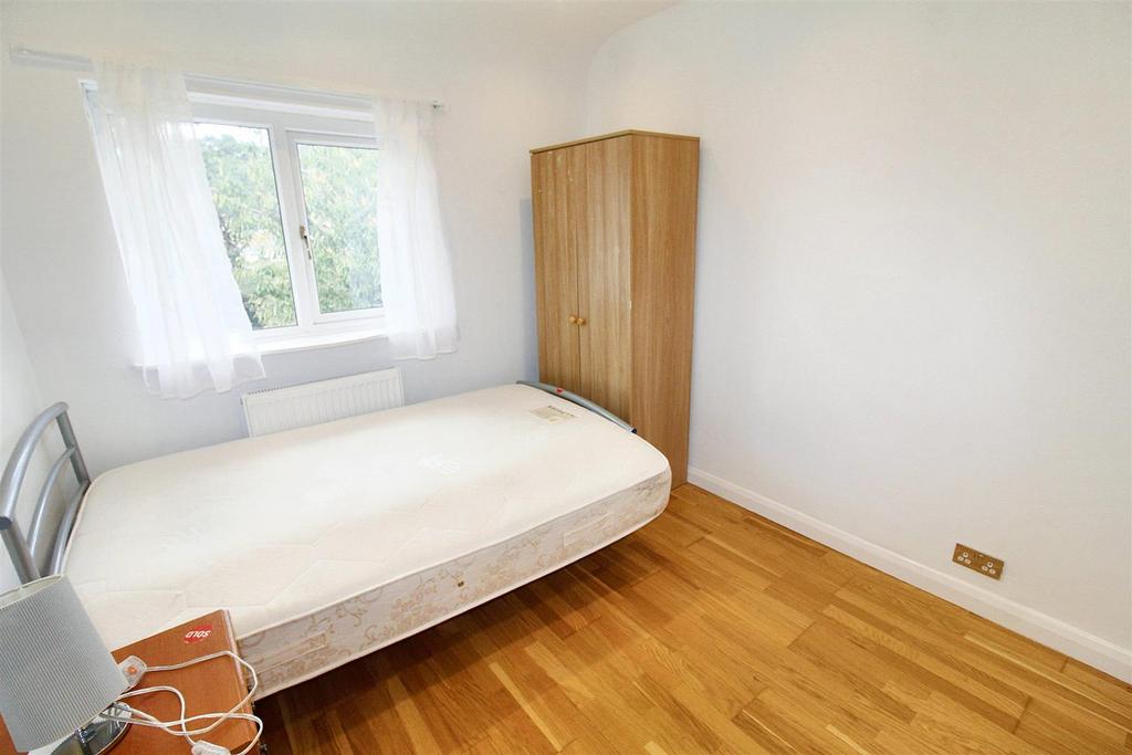 Bedroom 2 (2).jpg