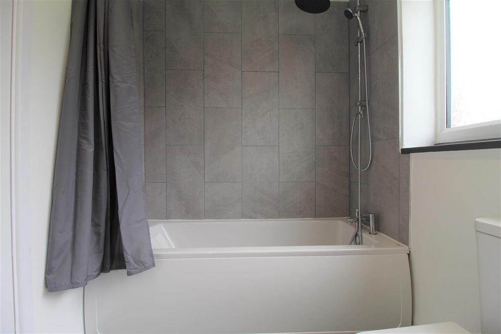 16 Bathroom.JPG