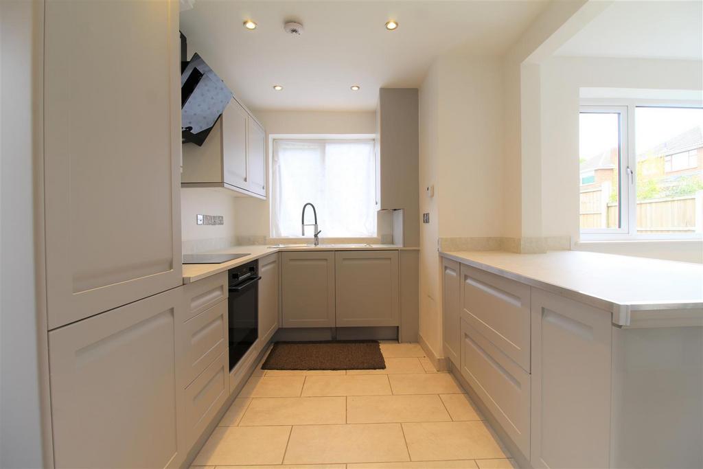 10 Kitchen.JPG