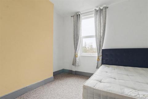 3 bedroom terraced house to rent, Chestnut Avenue, Beeston, Nottingham, NG9 1EL