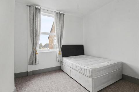 3 bedroom terraced house to rent, Chestnut Avenue, Beeston, Nottingham, NG9 1EL