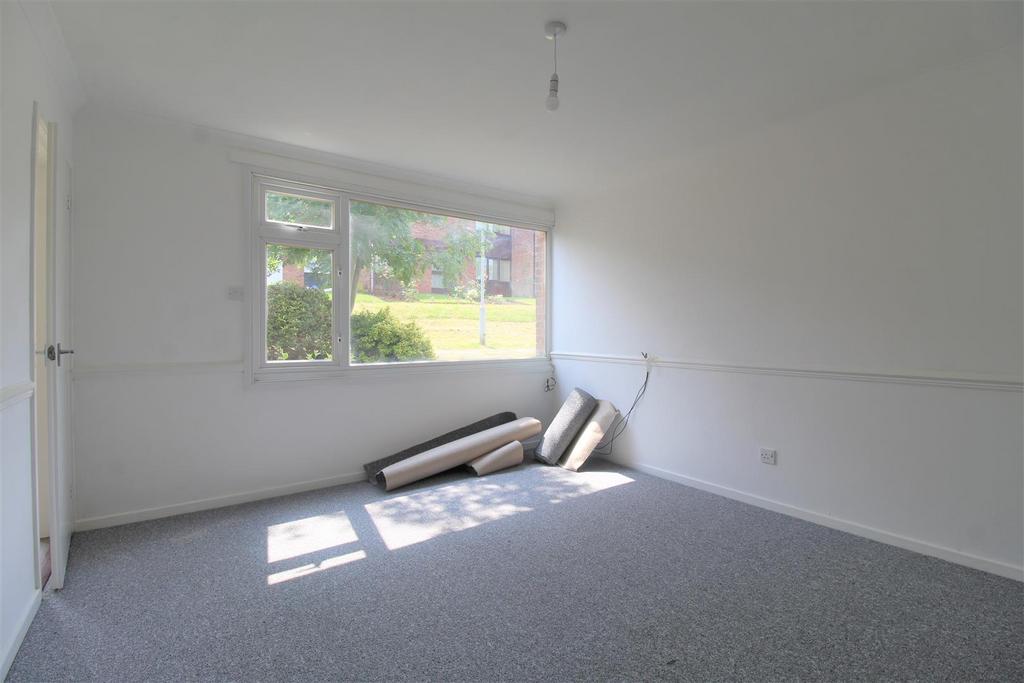 2 Living Room.JPG
