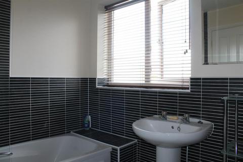 2 bedroom terraced house to rent, Wilkinson Close, Chilwell, NG9 6RL
