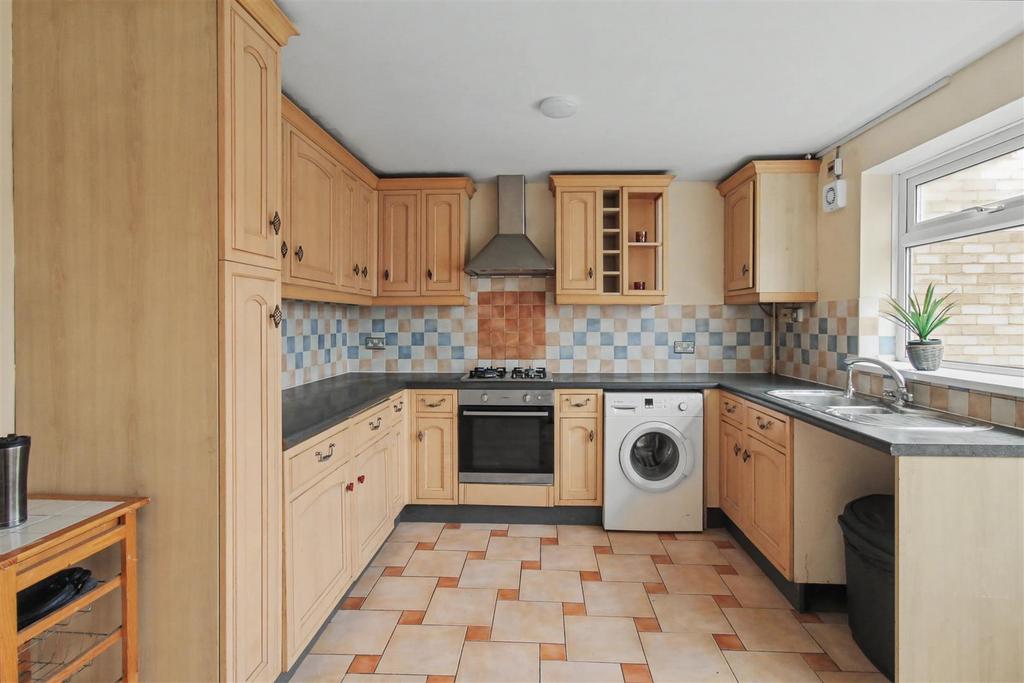 16 kitchen 2 (2).jpeg