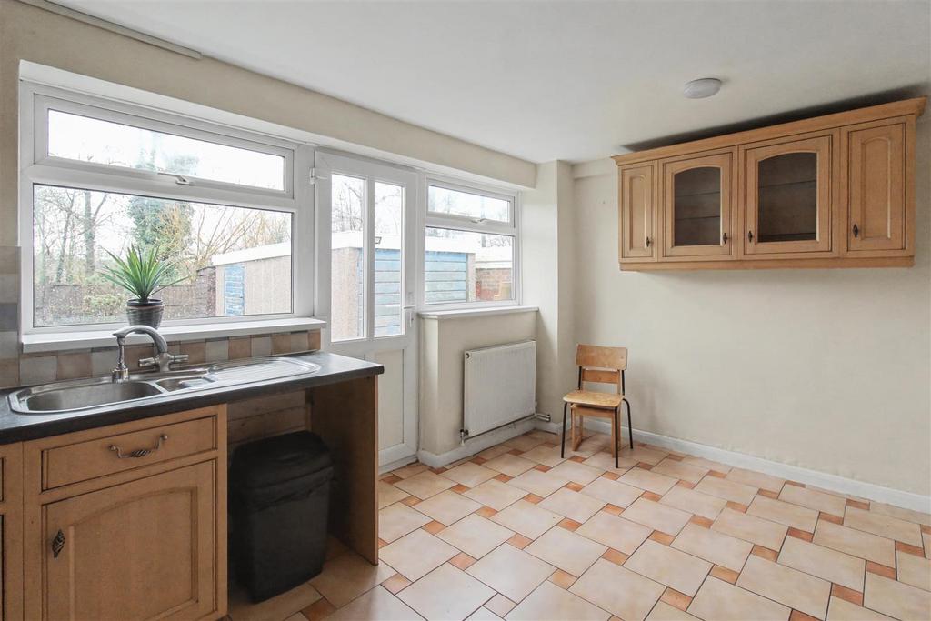 17 kitchen 2.jpeg