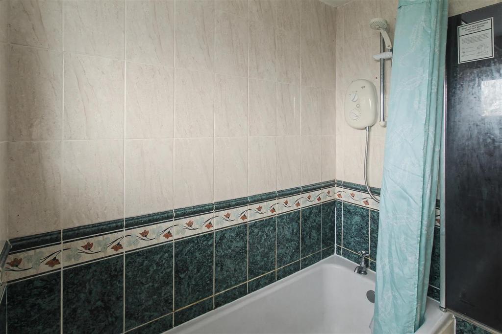 06 bathroom 2.jpeg