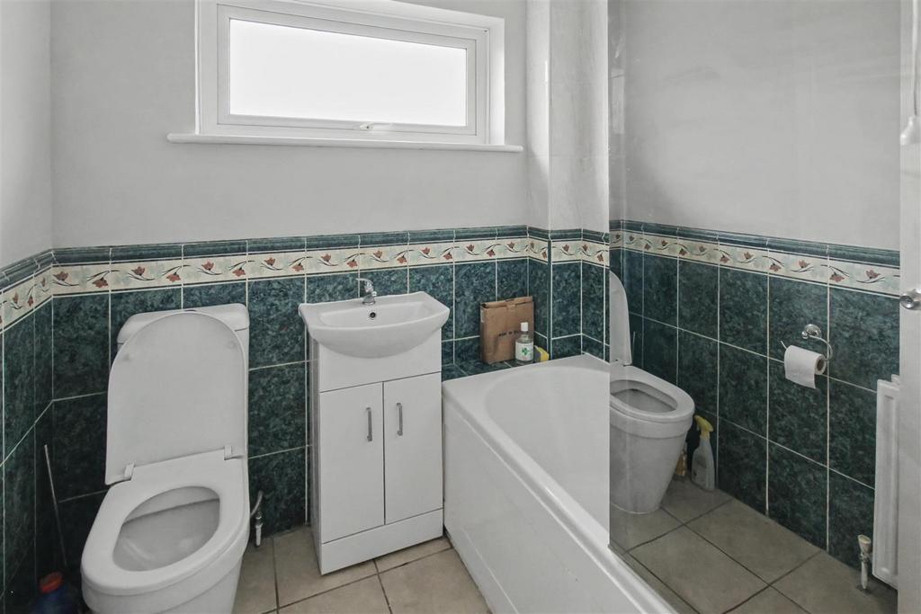 07 bathroom.jpeg