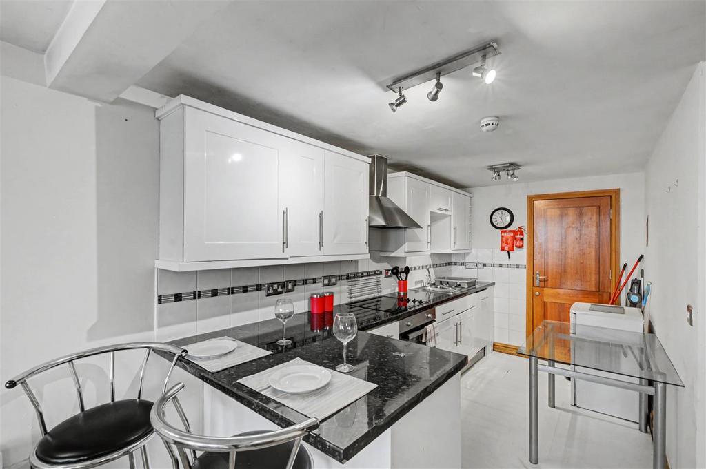 Kitchen 1.jpg