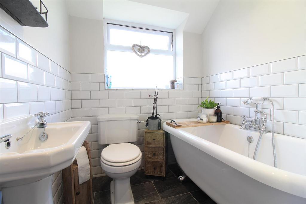 8 Bathroom.JPG