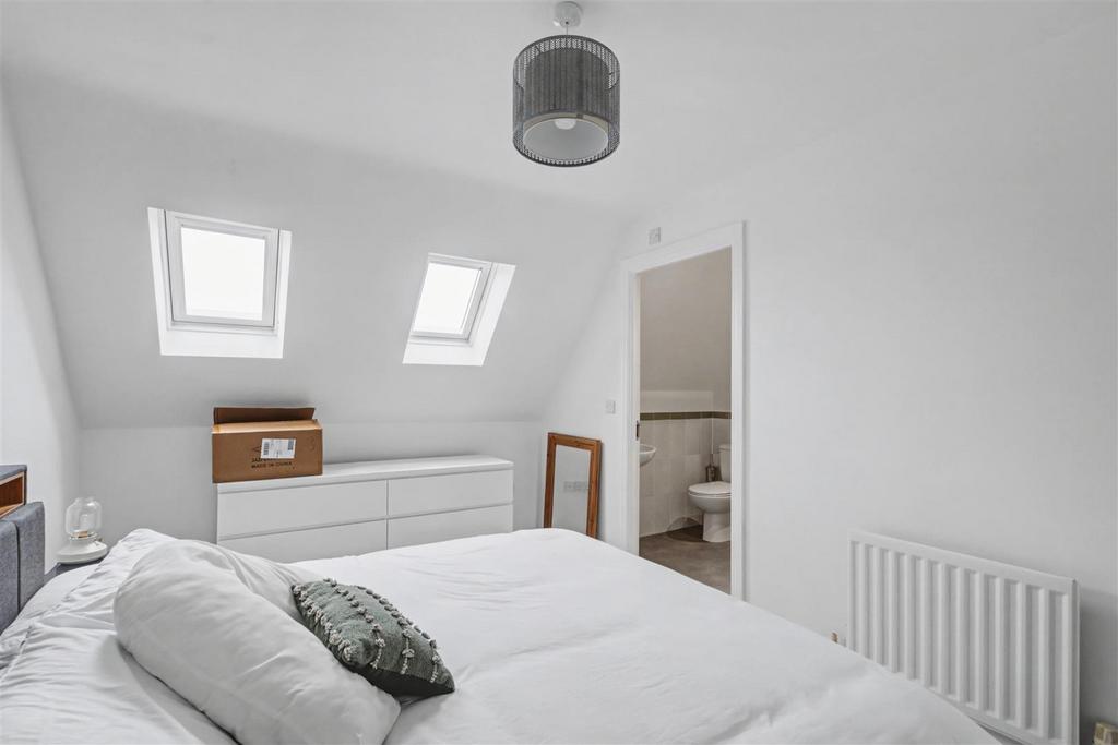 Bedroom 1 2.jpeg