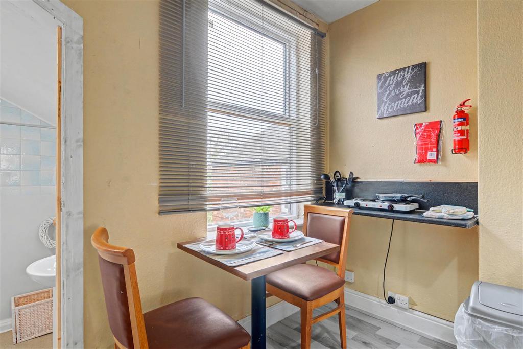 Kitchen Dining3.jpg