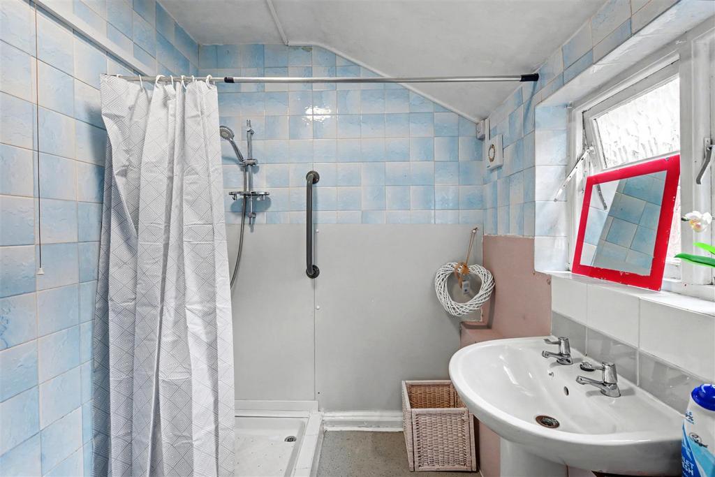 Shower Room 1.jpg