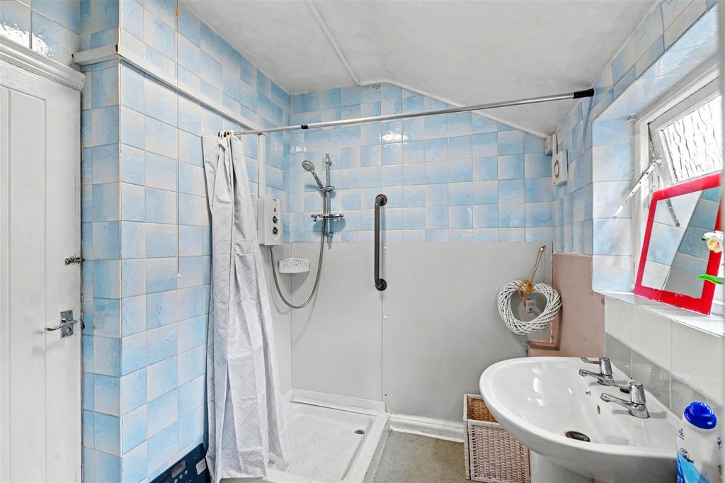 Shower Room 2.jpg