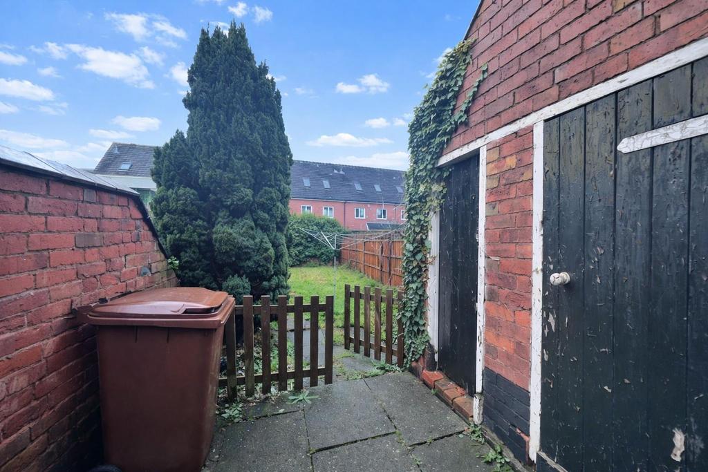 12 Worrall Avenue garden.jpg