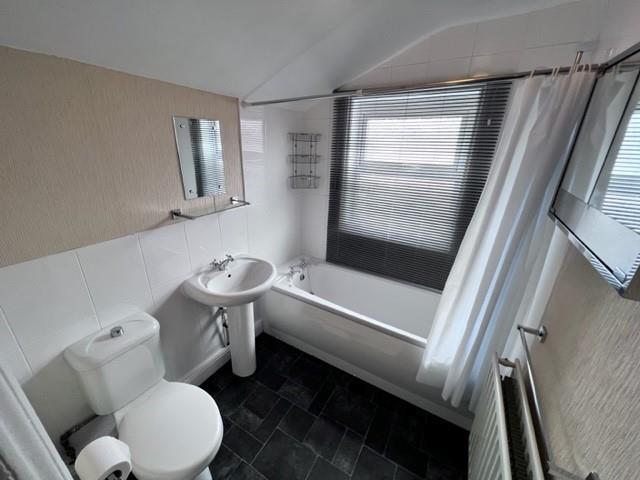 12 Traf bathroom.jpg