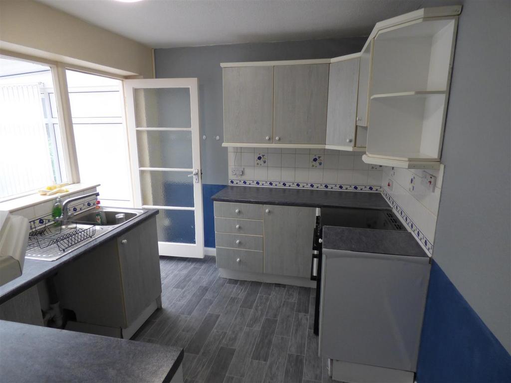 52 Elm Street kitchen.JPG