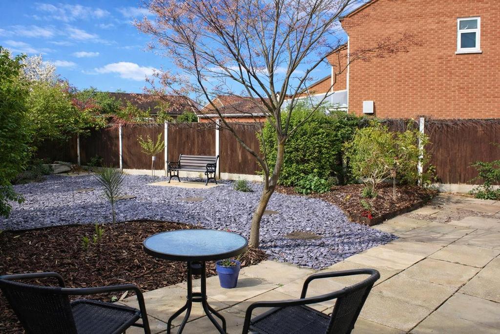 3 Fosbrook Drive rear garden image.png
