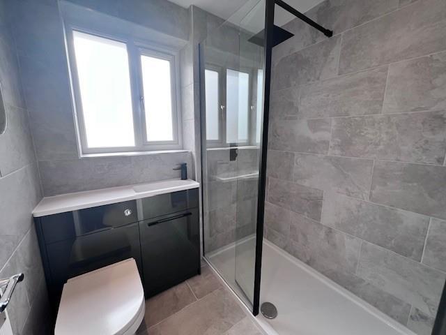 2 Wittering shower room.jpg