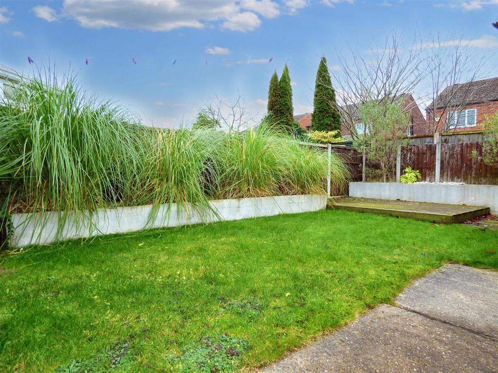 2 WIttering Close garden (4).jpg
