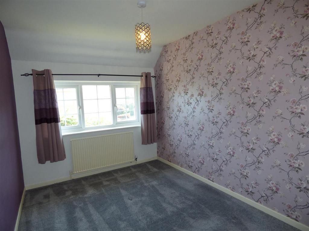 10 Kensington Close bedroom one.JPG