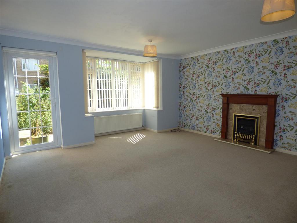 10 Kensington Close lounge 1.JPG